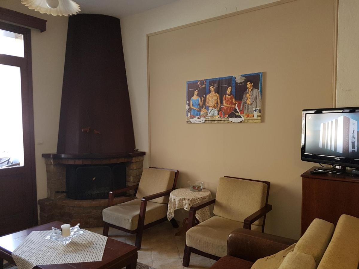 Xenonas Arxontiko Appartement Káto Loutrákion Kamer foto